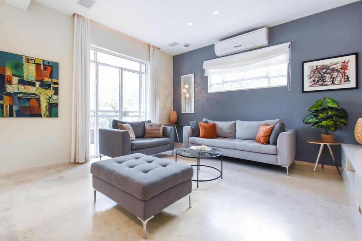 Bright 2BR w balcony on Shlomo Hameleh by HolyGuest view 4