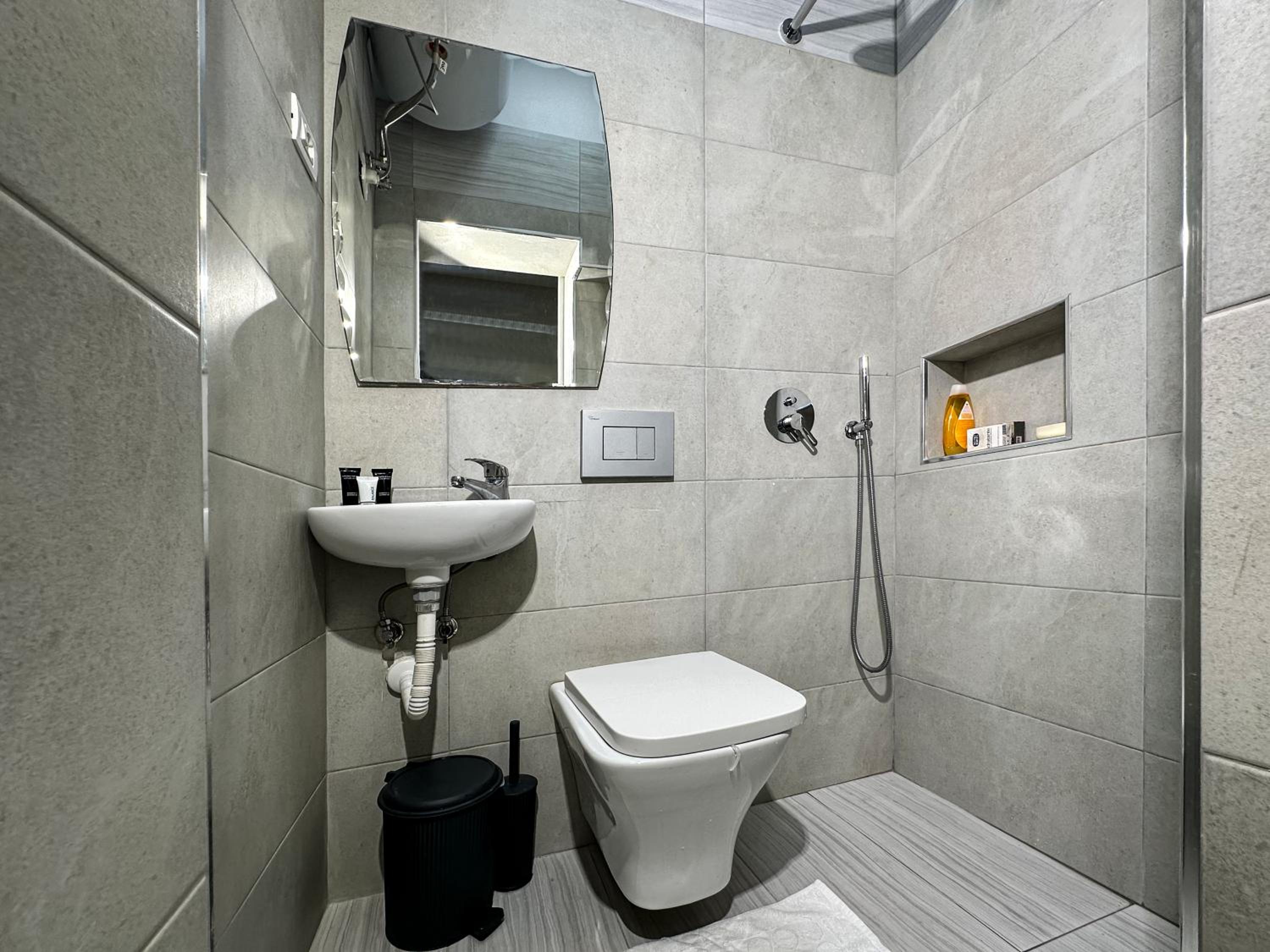 Home Select Tirana 3
