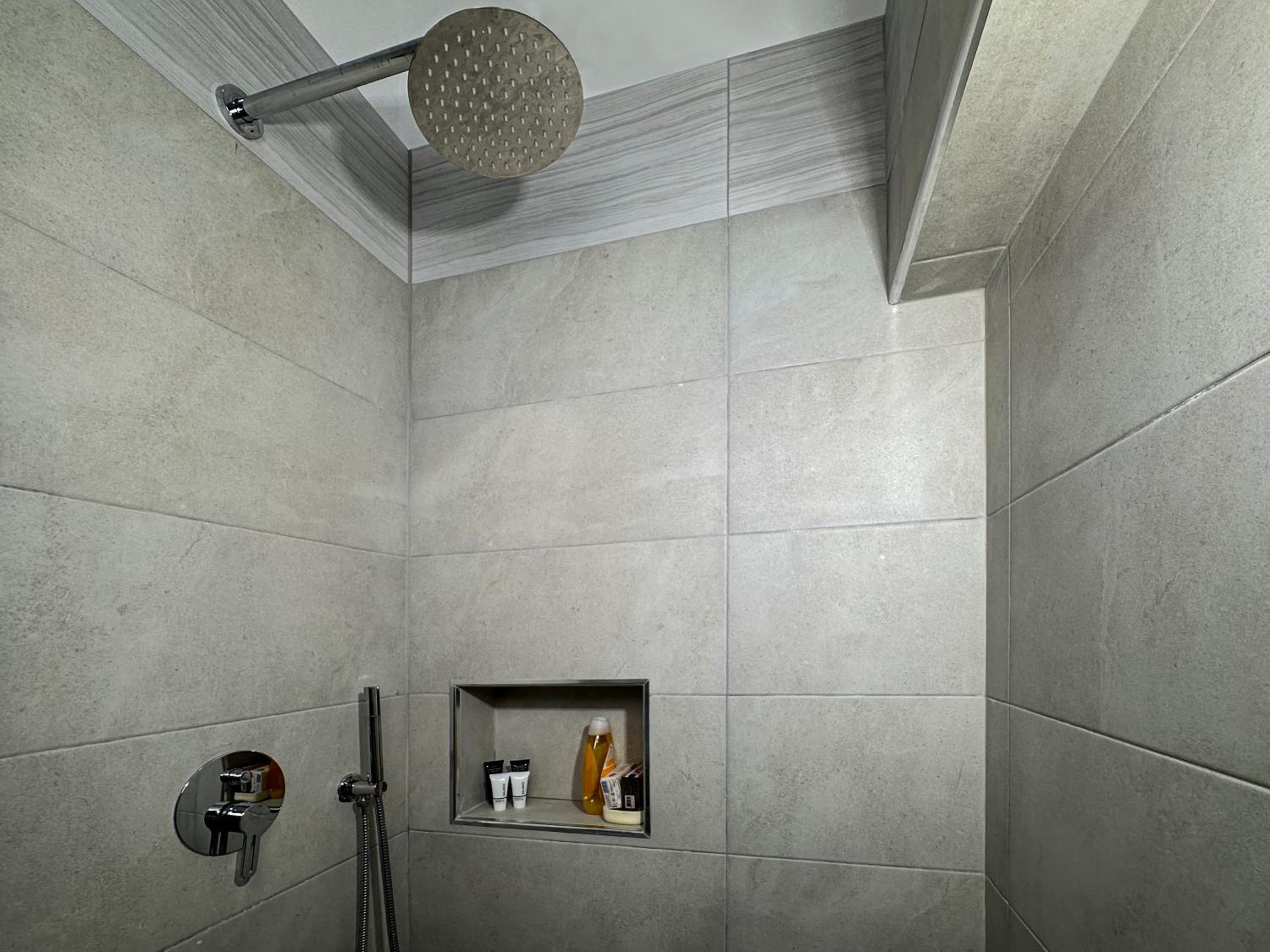 Home Select Tirana 3