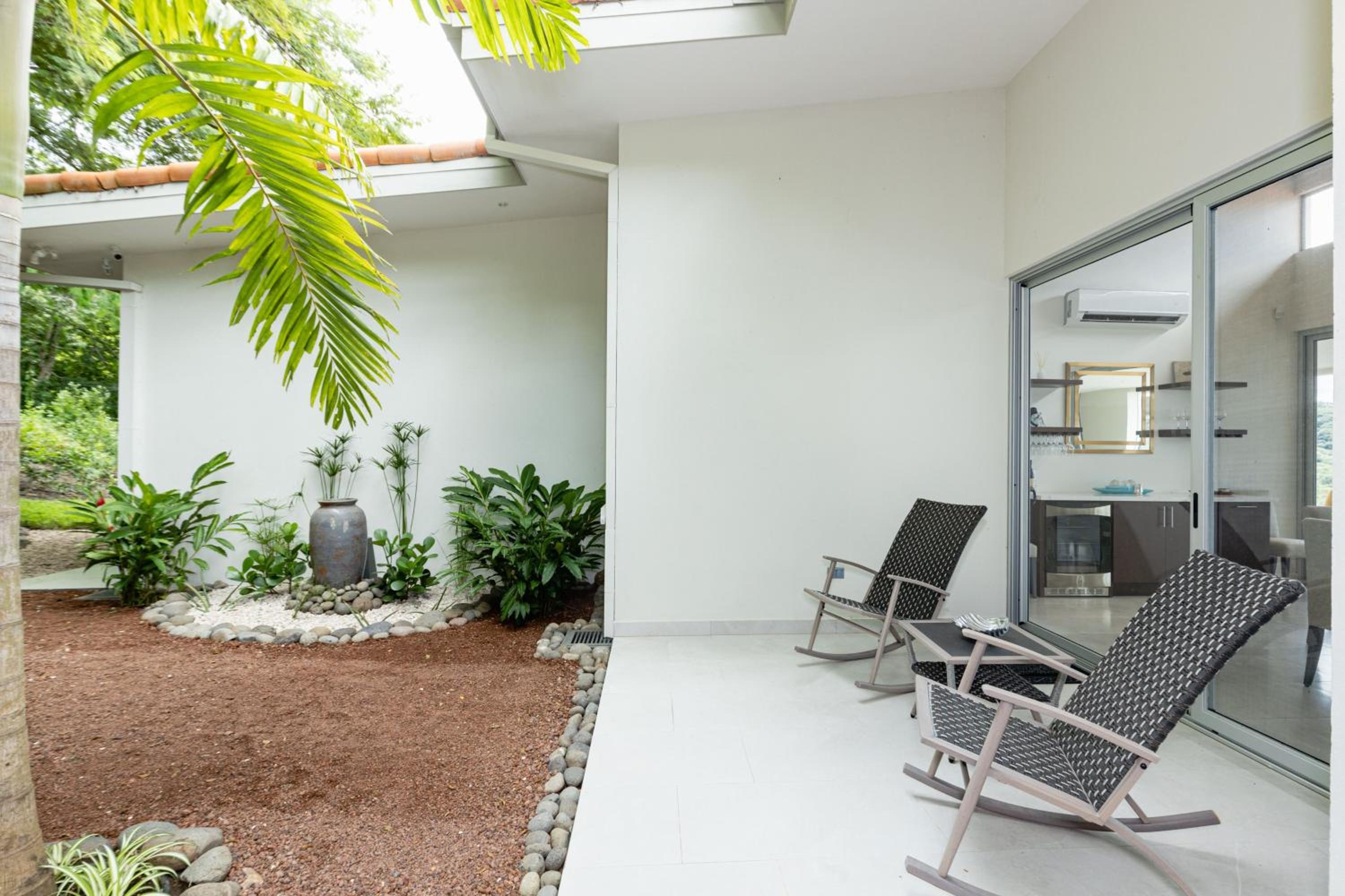 Casa Plumnelly Ocean-view Hillside Villa