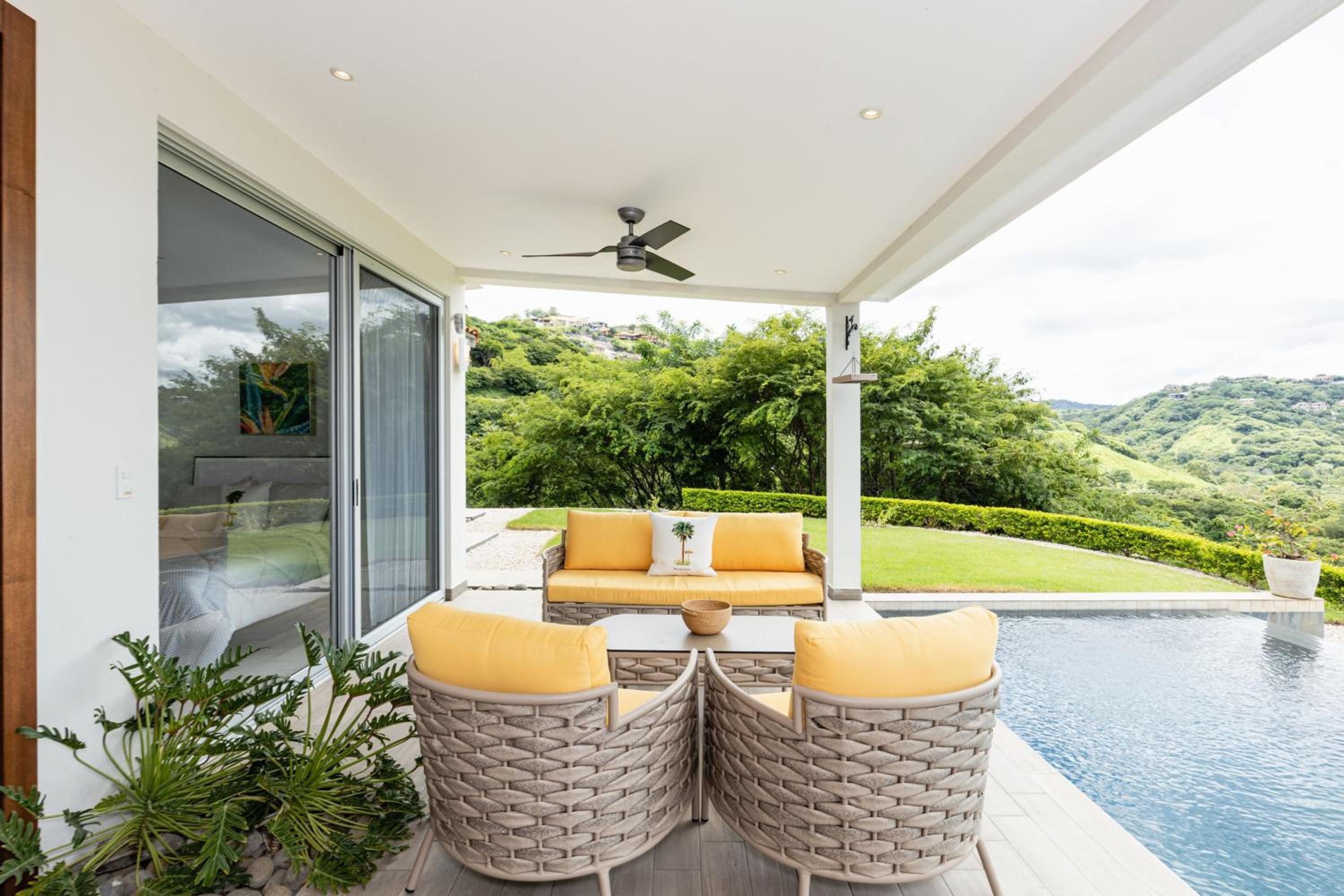 Casa Plumnelly Ocean-view Hillside Villa