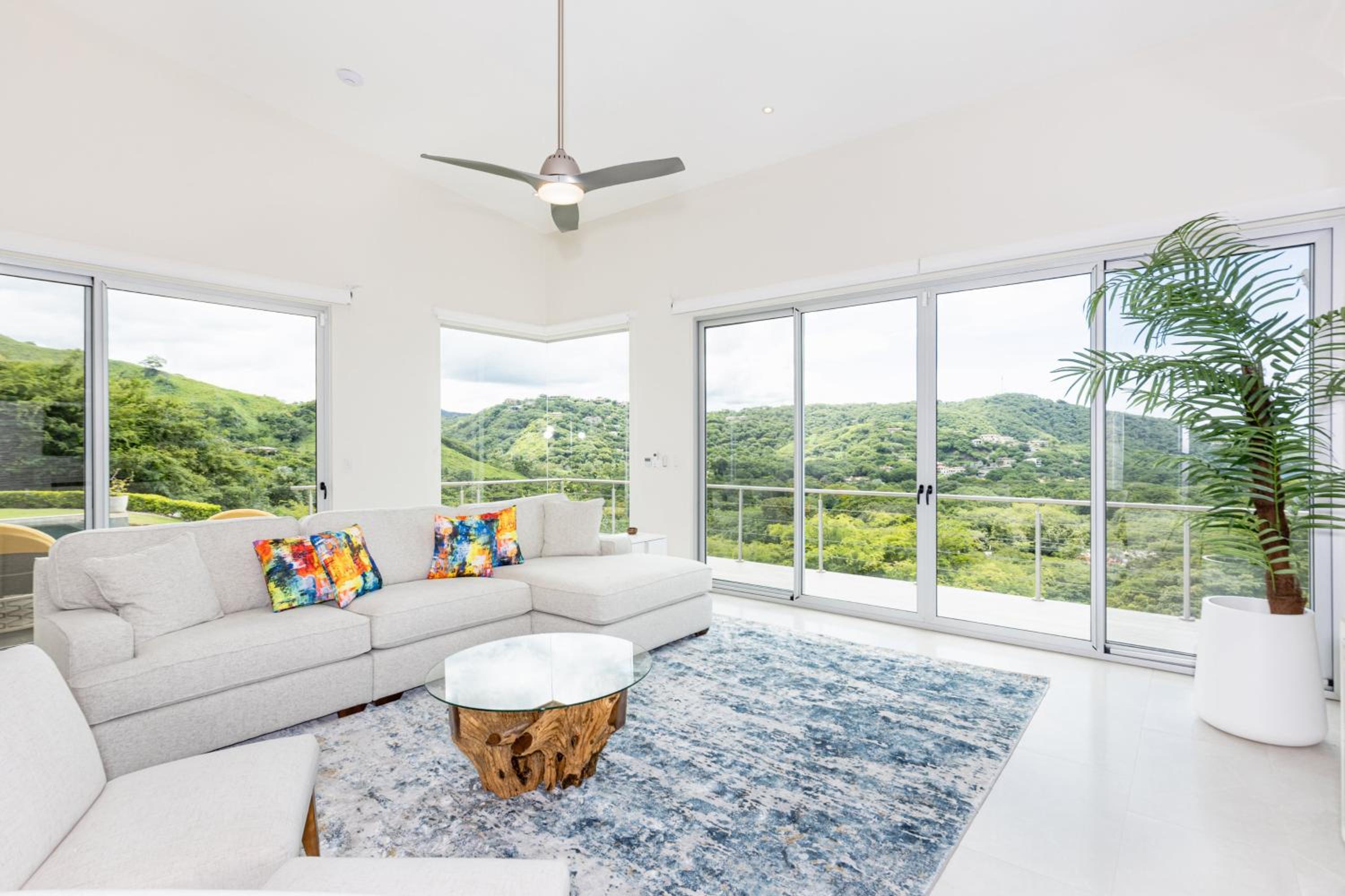 Casa Plumnelly Ocean-view Hillside Villa