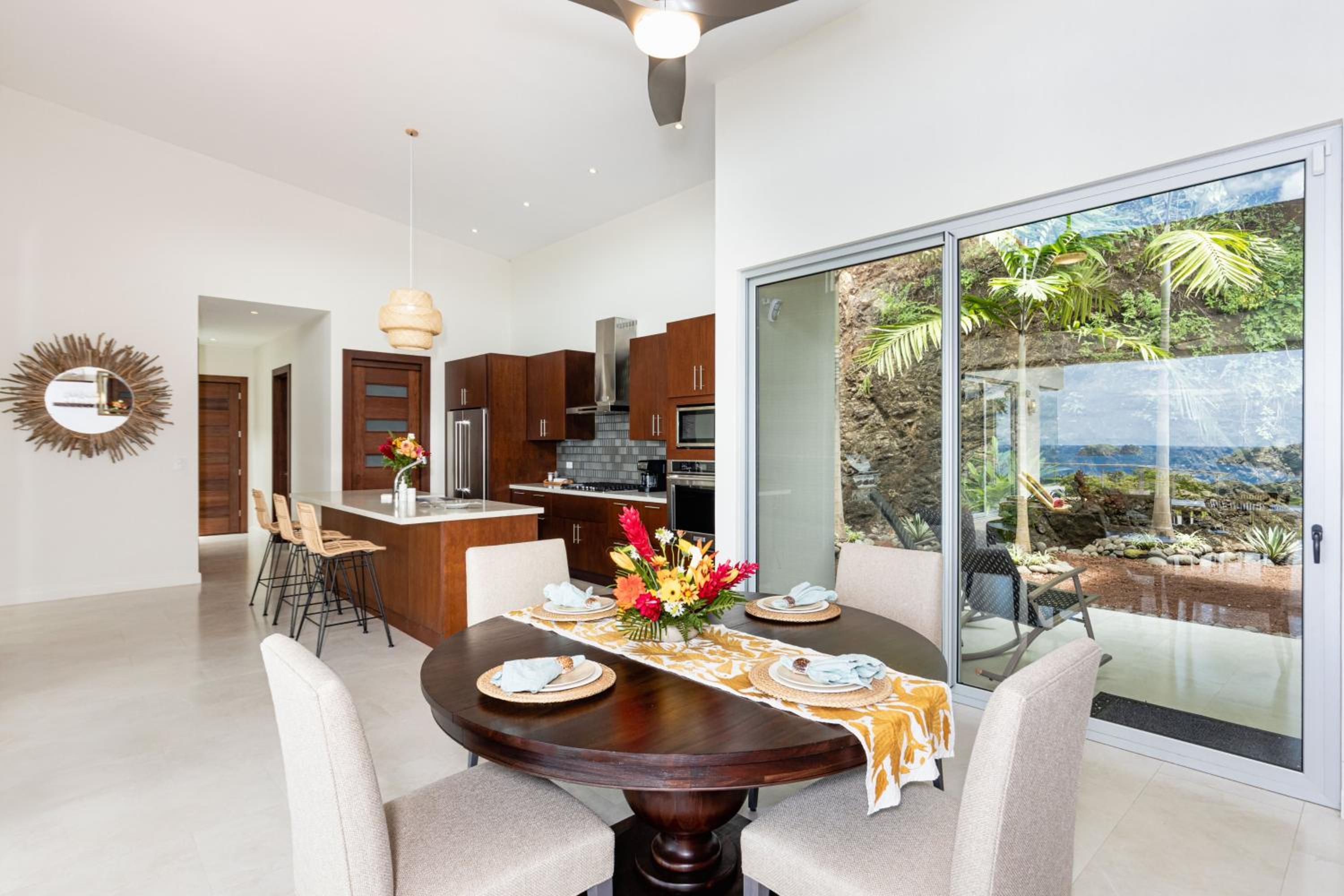 Casa Plumnelly Ocean-view Hillside Villa