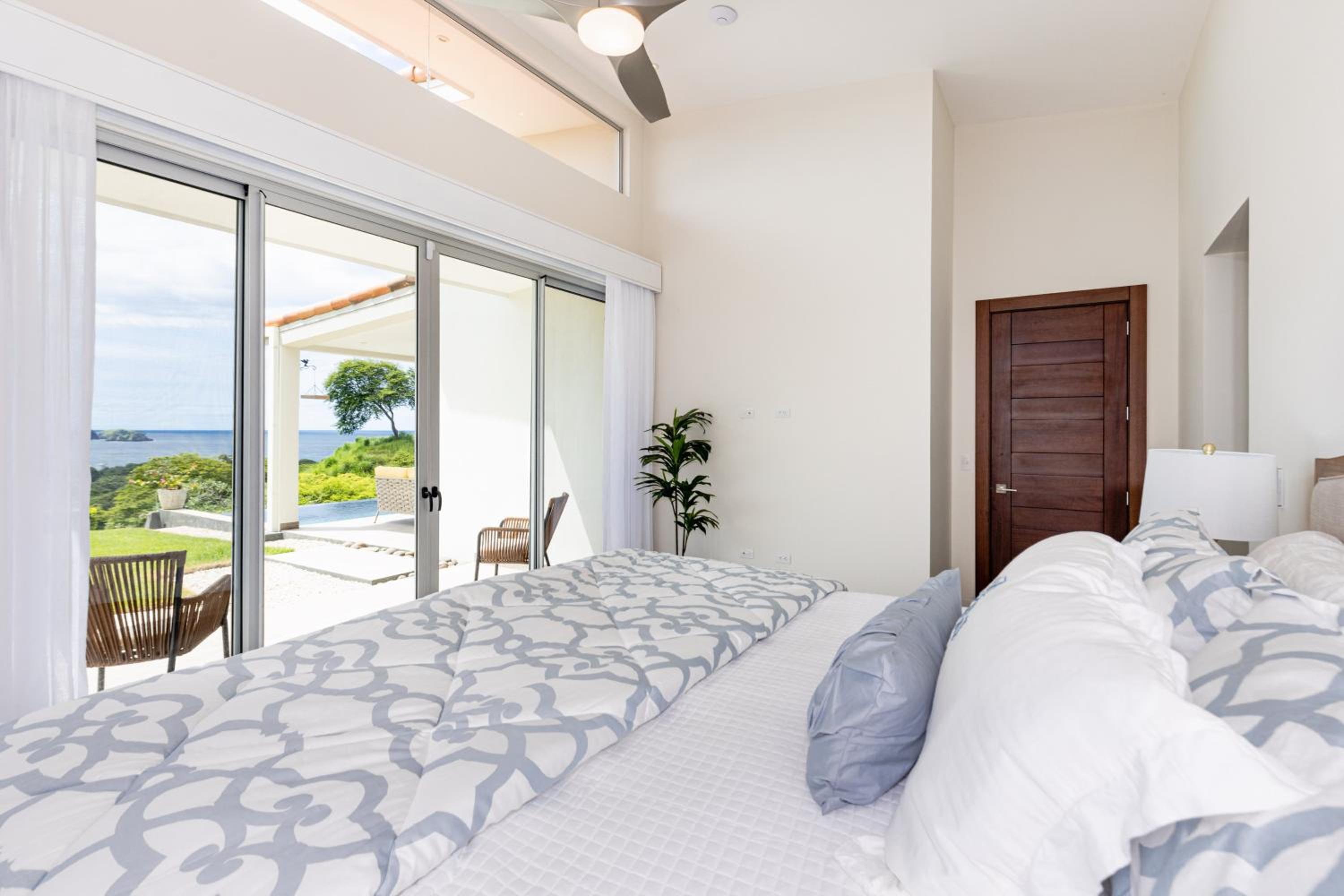 Casa Plumnelly Ocean-view Hillside Villa