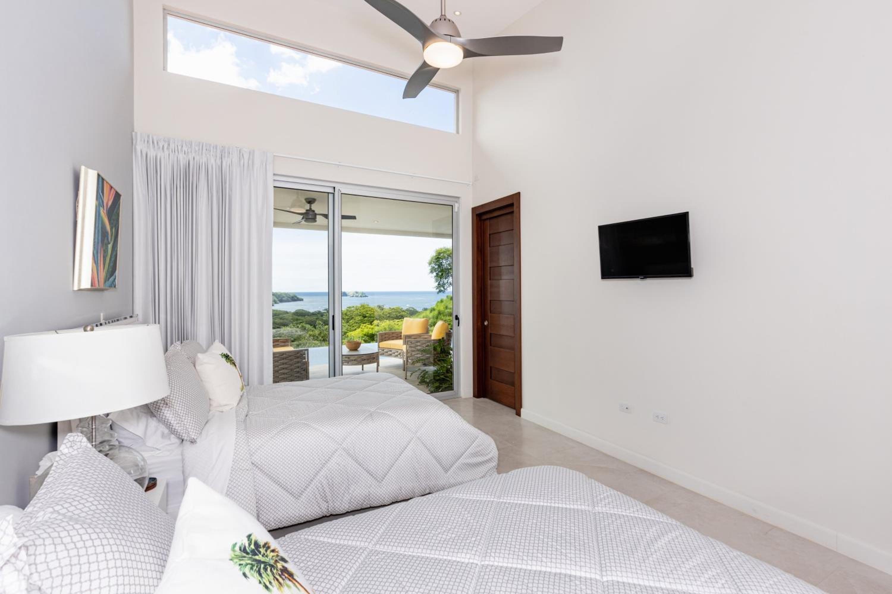 Casa Plumnelly Ocean-view Hillside Villa