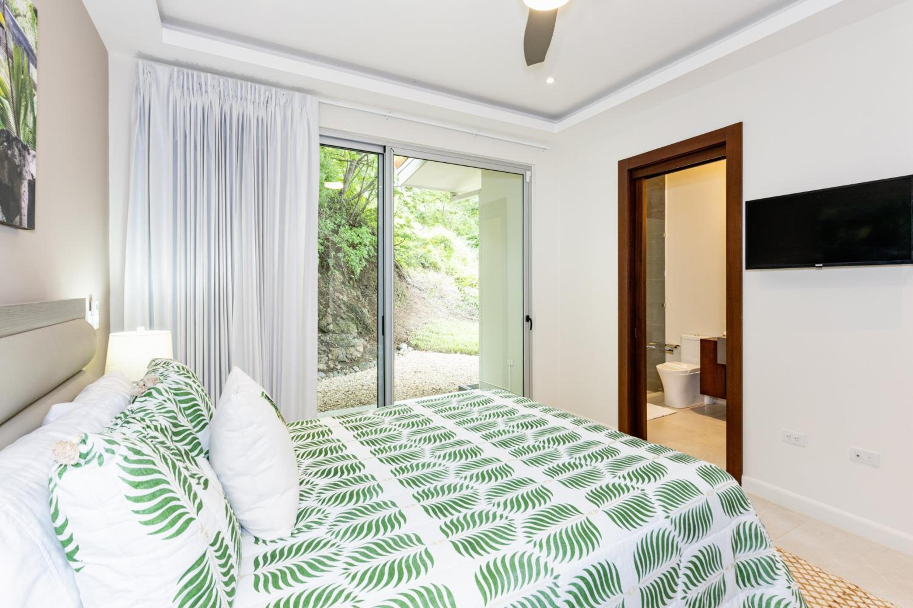 Casa Plumnelly Ocean-view Hillside Villa