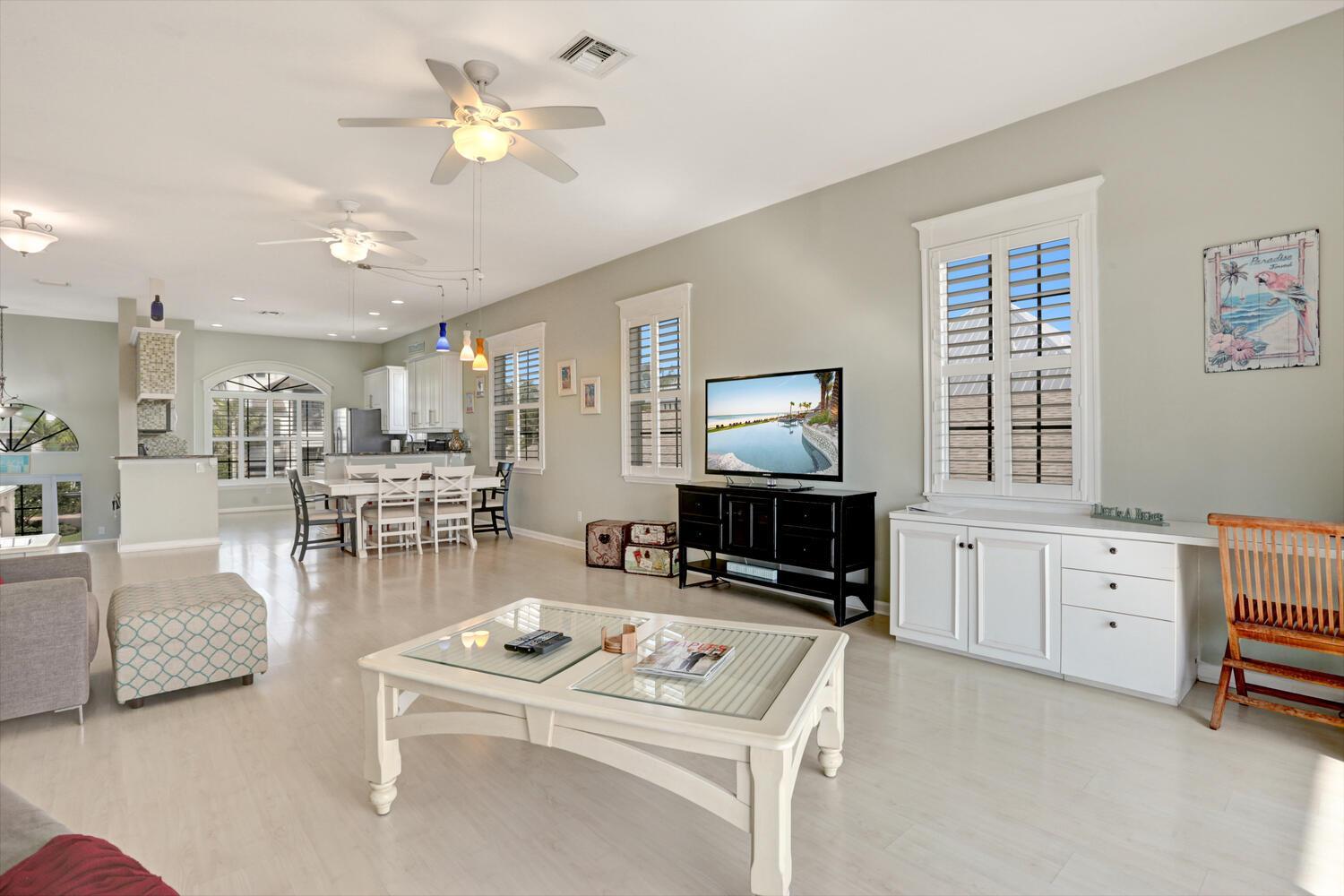 The Perfect Beach Getaway, 2 Bedroom, 2-Bath Home, Sleeps 7 view 2