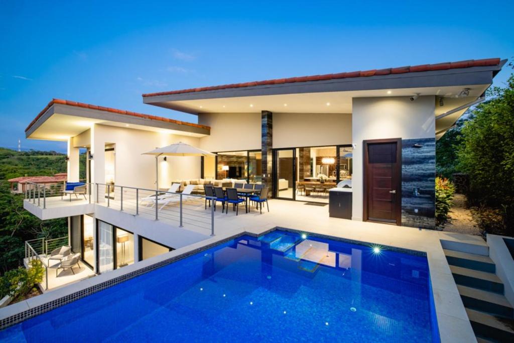 Casa Napoleon New Luxe 4BR Villa w Ocean View