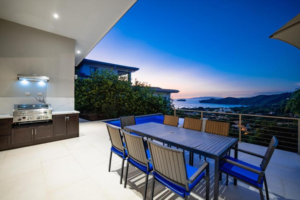 Casa Napoleon New Luxe 4BR Villa w Ocean View