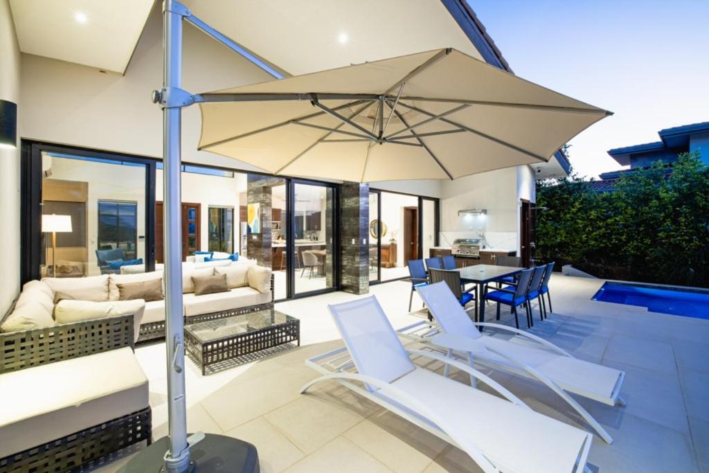 Casa Napoleon New Luxe 4BR Villa w Ocean View