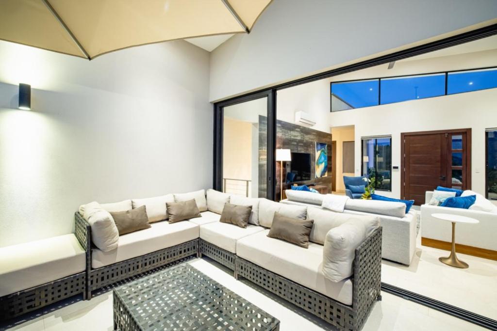 Casa Napoleon New Luxe 4BR Villa w Ocean View