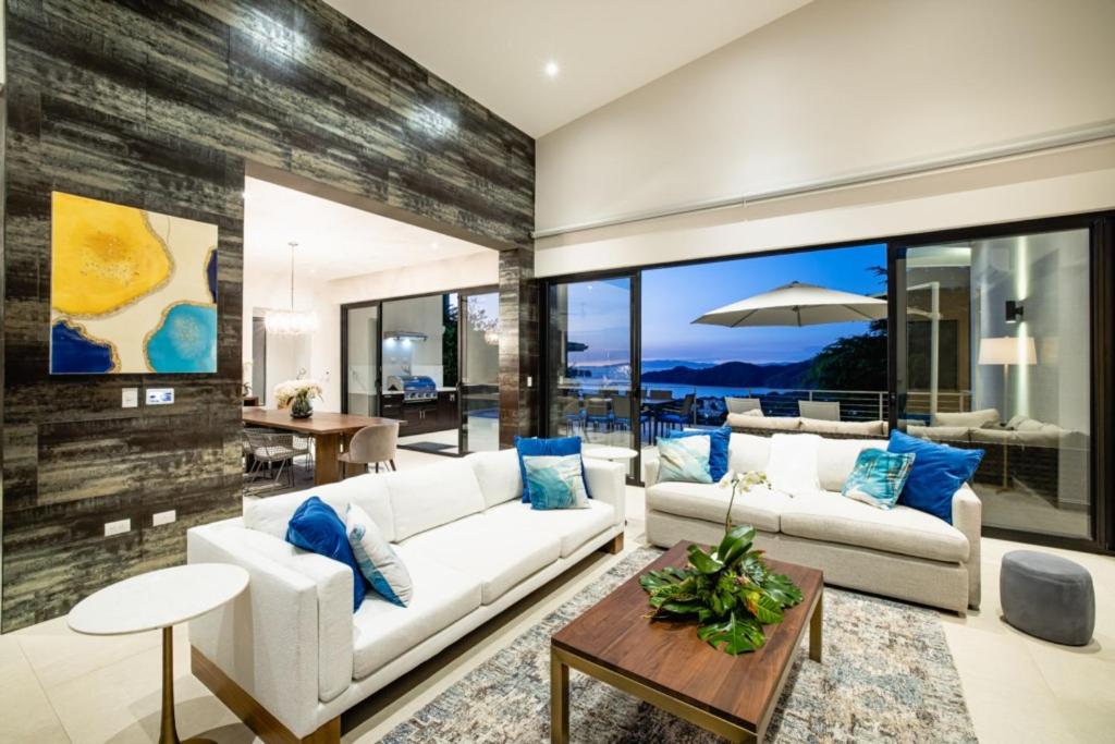 Casa Napoleon New Luxe 4BR Villa w Ocean View