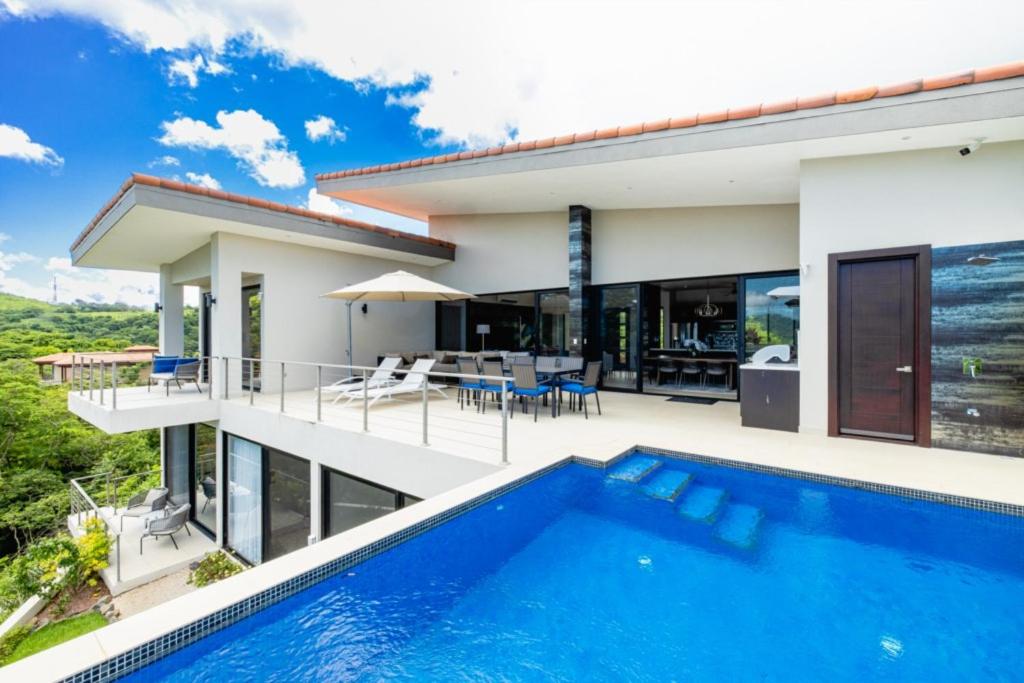 Casa Napoleon New Luxe 4BR Villa w Ocean View