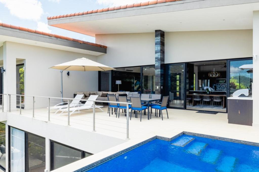 Casa Napoleon New Luxe 4BR Villa w Ocean View