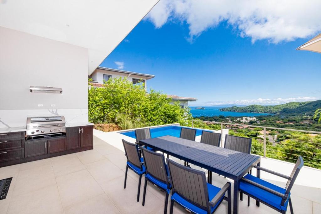 Casa Napoleon New Luxe 4BR Villa w Ocean View