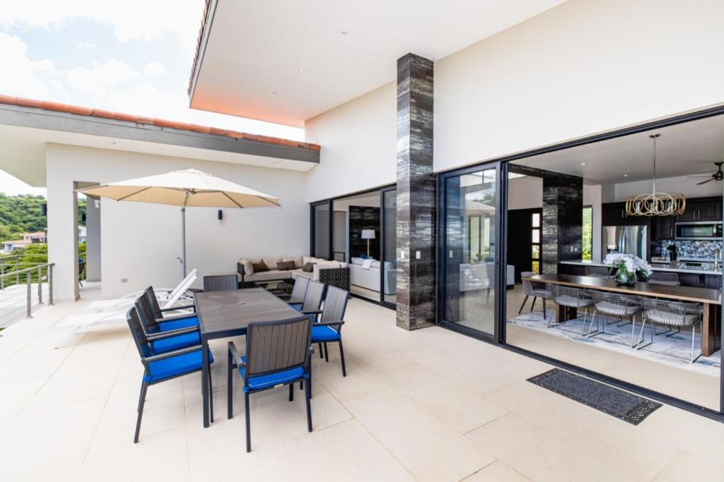 Casa Napoleon New Luxe 4BR Villa w Ocean View
