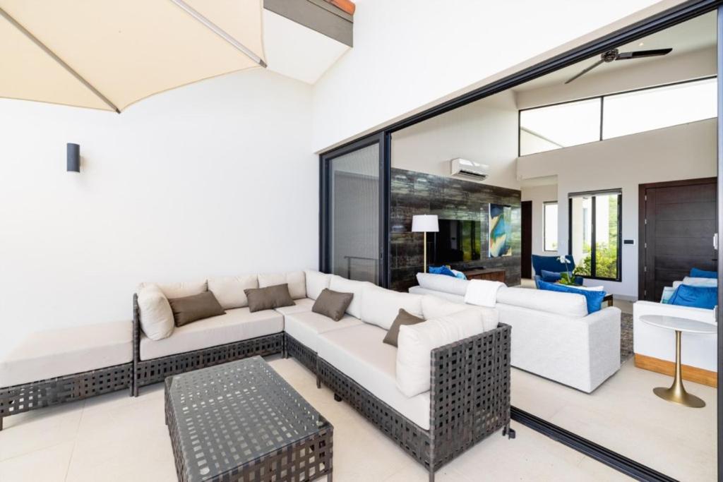 Casa Napoleon New Luxe 4BR Villa w Ocean View