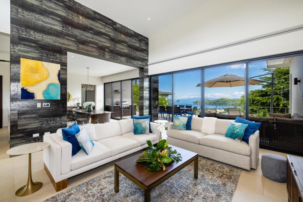 Casa Napoleon New Luxe 4BR Villa w Ocean View