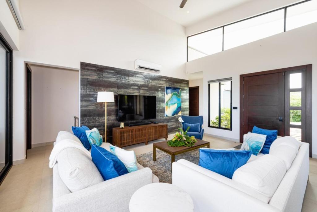 Casa Napoleon New Luxe 4BR Villa w Ocean View