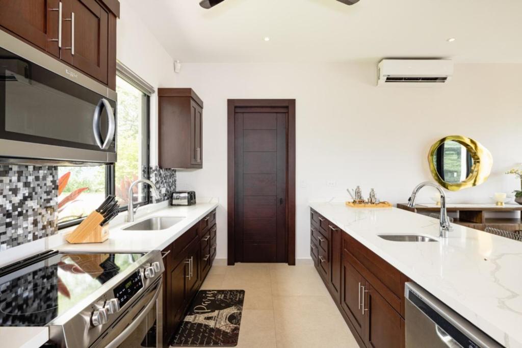 Casa Napoleon New Luxe 4BR Villa w Ocean View