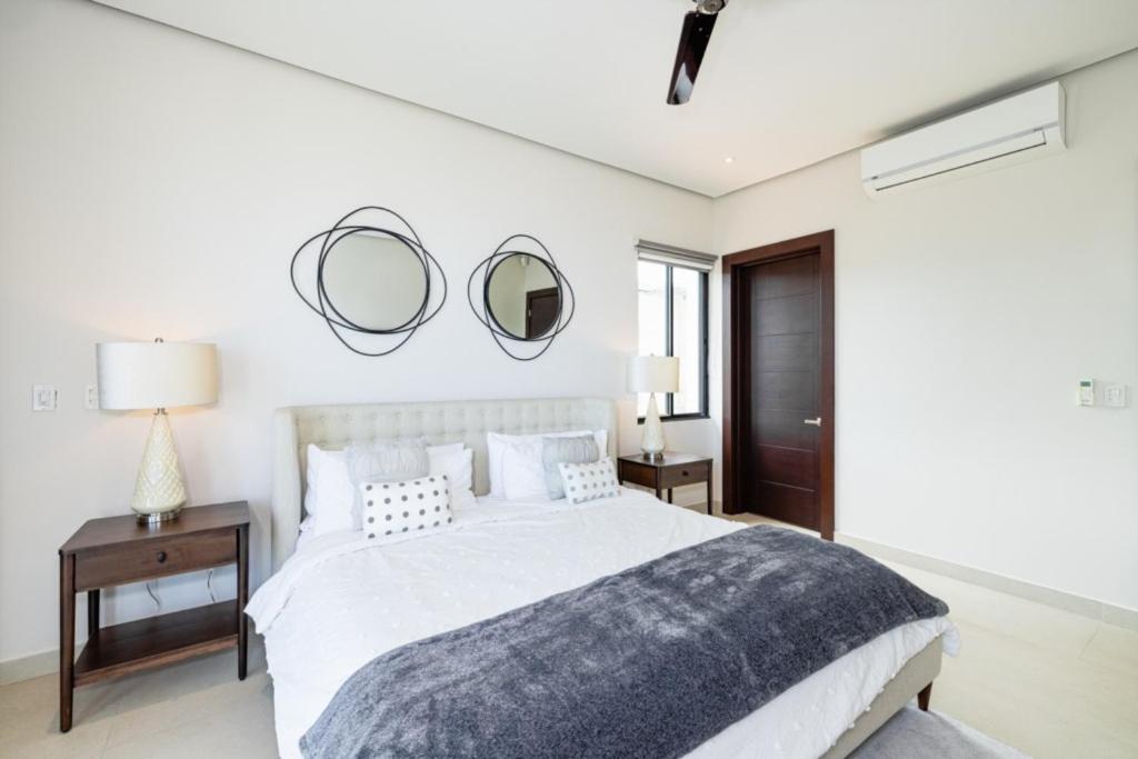 Casa Napoleon New Luxe 4BR Villa w Ocean View