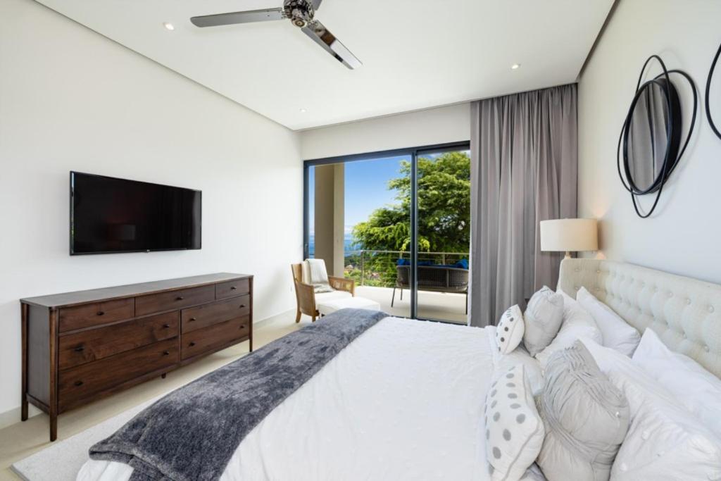 Casa Napoleon New Luxe 4BR Villa w Ocean View