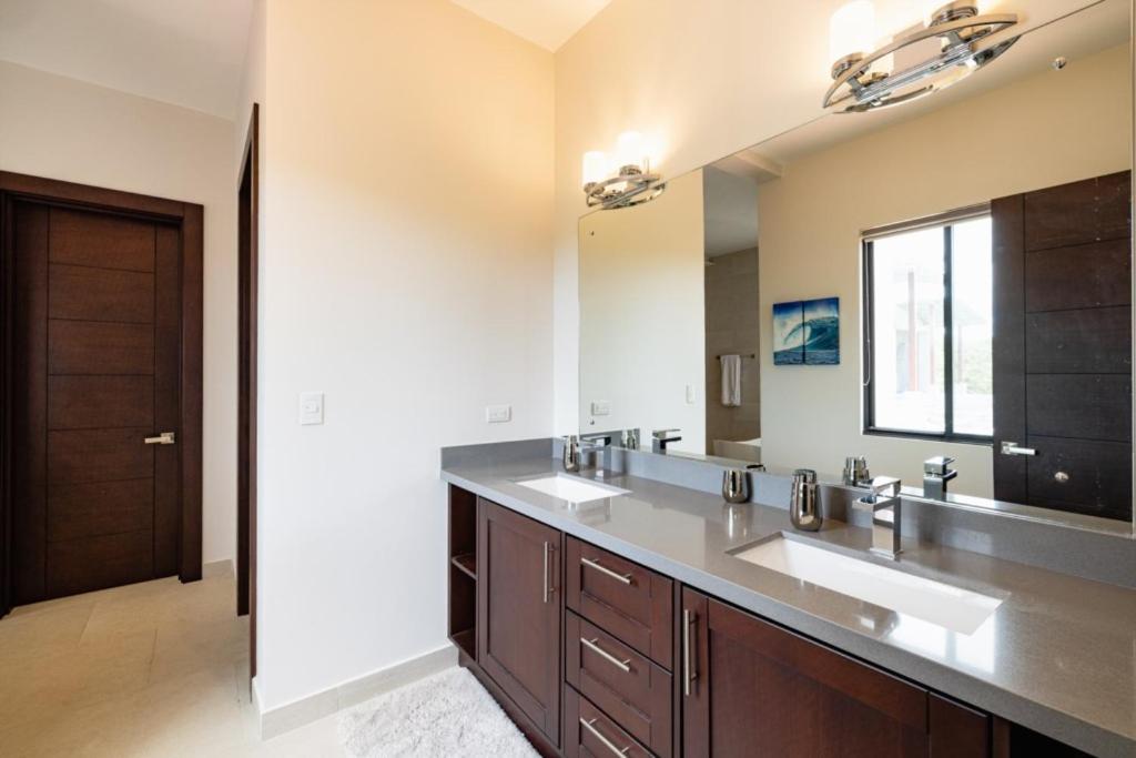 Casa Napoleon New Luxe 4BR Villa w Ocean View