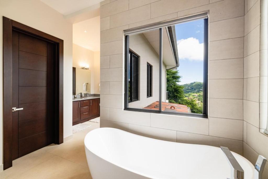 Casa Napoleon New Luxe 4BR Villa w Ocean View