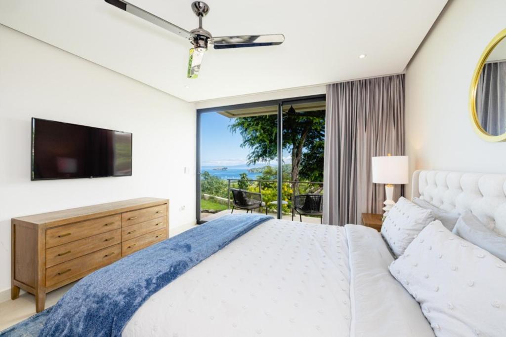 Casa Napoleon New Luxe 4BR Villa w Ocean View