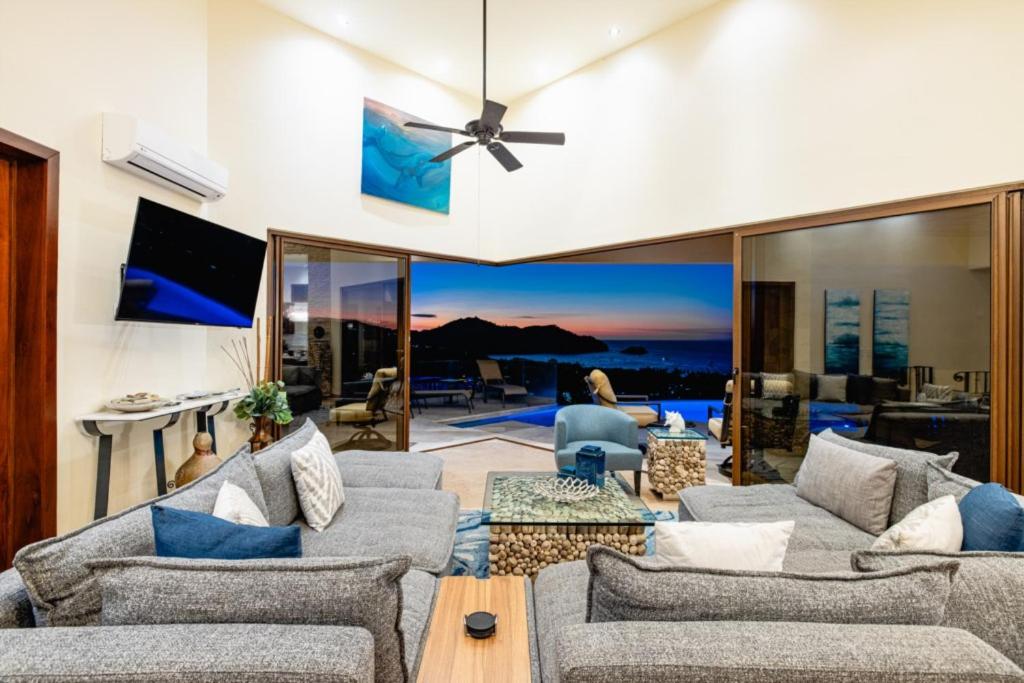Pacifico 104 Casa Skyfall
