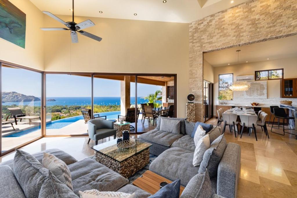 Pacifico 104 Casa Skyfall