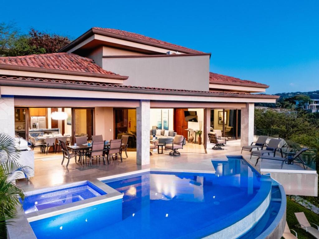 Pacifico 104 Casa Skyfall