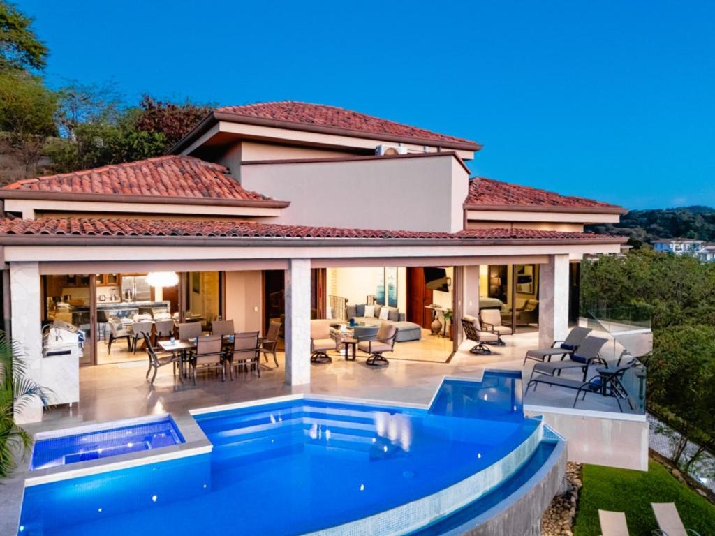 Pacifico 104 Casa Skyfall