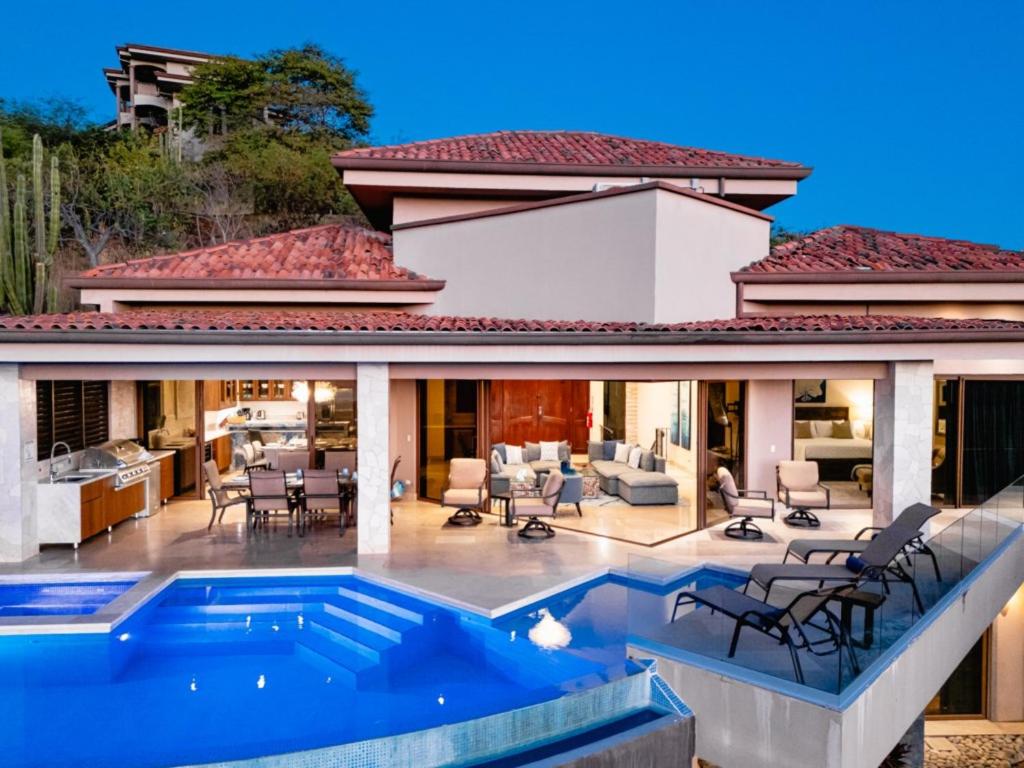 Pacifico 104 Casa Skyfall