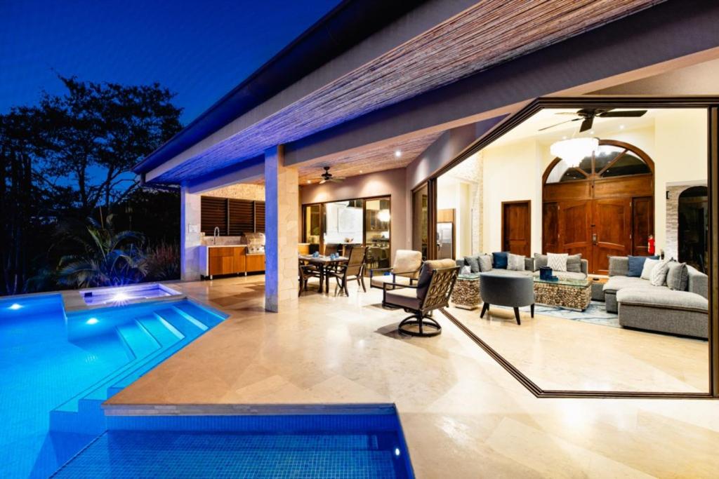 Pacifico 104 Casa Skyfall