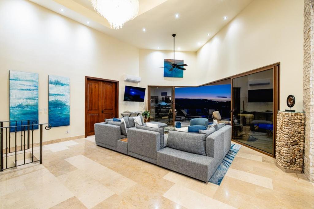Pacifico 104 Casa Skyfall