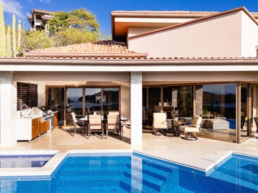 Pacifico 104 Casa Skyfall