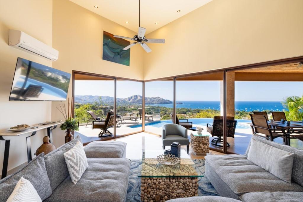 Pacifico 104 Casa Skyfall