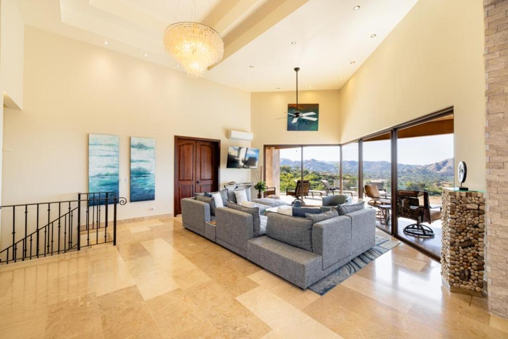 Pacifico 104 Casa Skyfall