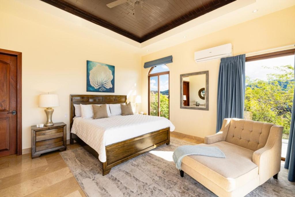 Pacifico 104 Casa Skyfall