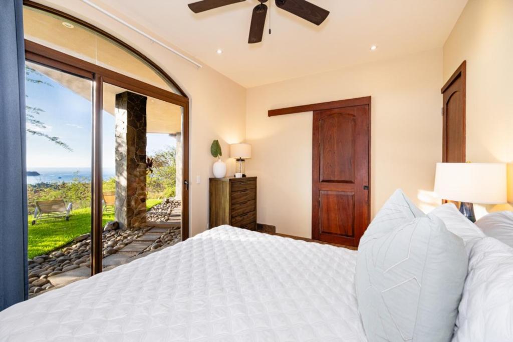Pacifico 104 Casa Skyfall
