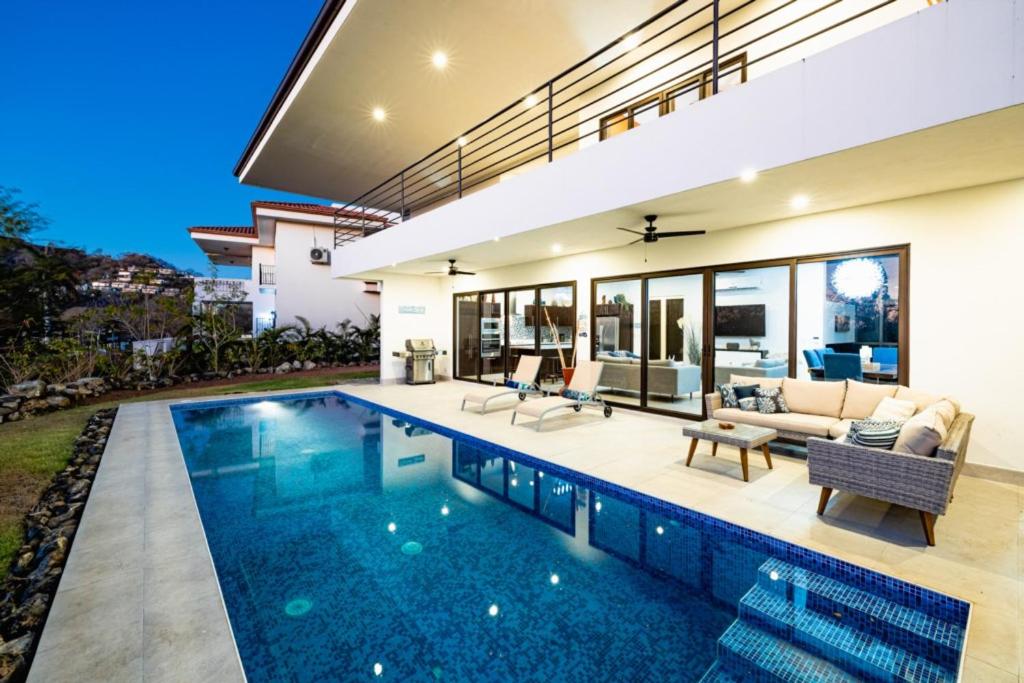 Casa Blanca 3 Master Suites & Pool Walk To Beach