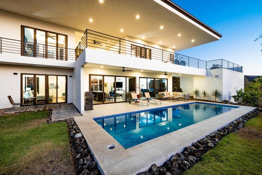 Casa Blanca 3 Master Suites & Pool Walk To Beach