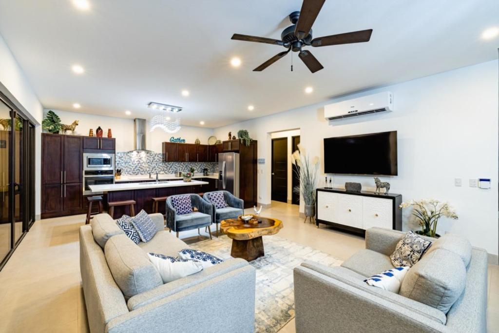 Casa Blanca 3 Master Suites & Pool Walk To Beach