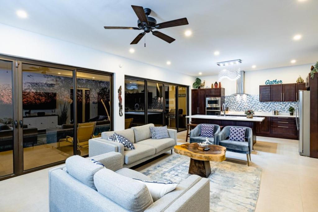 Casa Blanca 3 Master Suites & Pool Walk To Beach