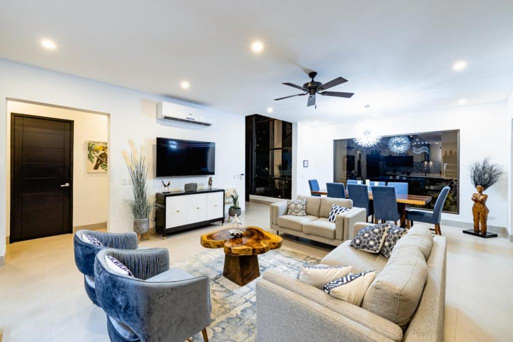 Casa Blanca 3 Master Suites & Pool Walk To Beach