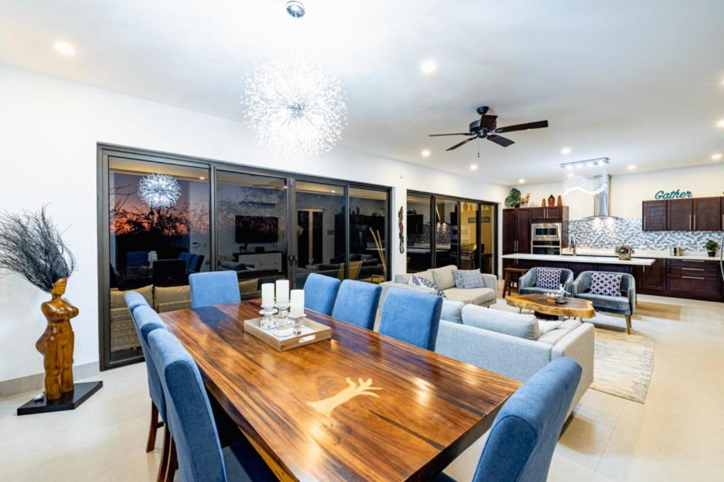Casa Blanca 3 Master Suites & Pool Walk To Beach