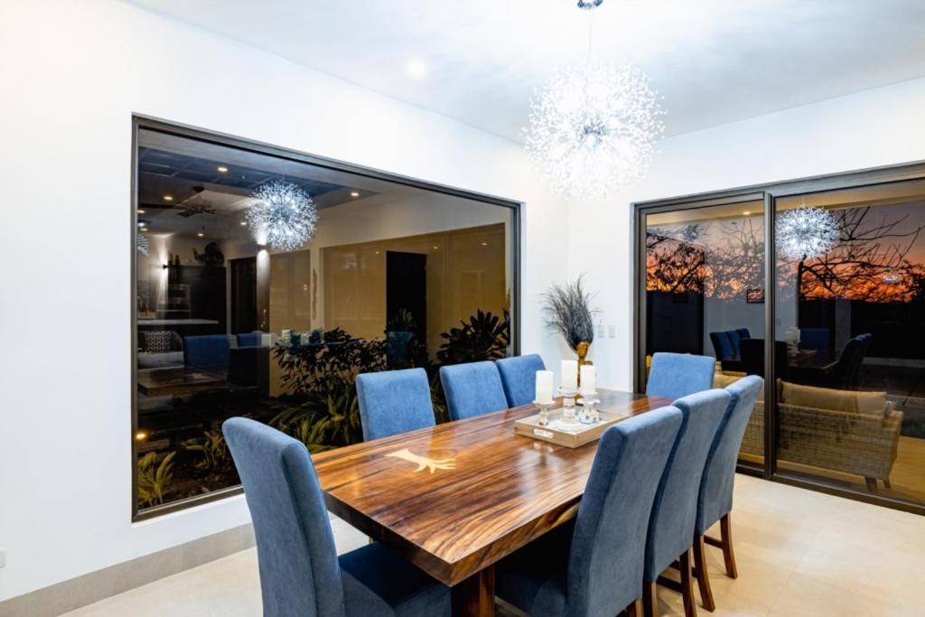 Casa Blanca 3 Master Suites & Pool Walk To Beach