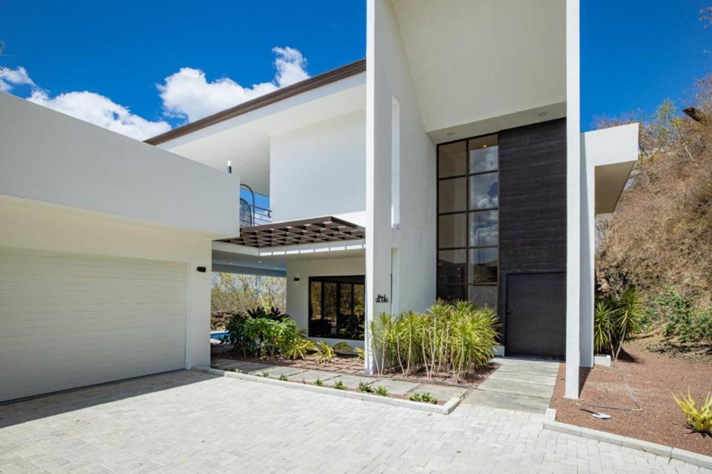 Casa Blanca 3 Master Suites & Pool Walk To Beach