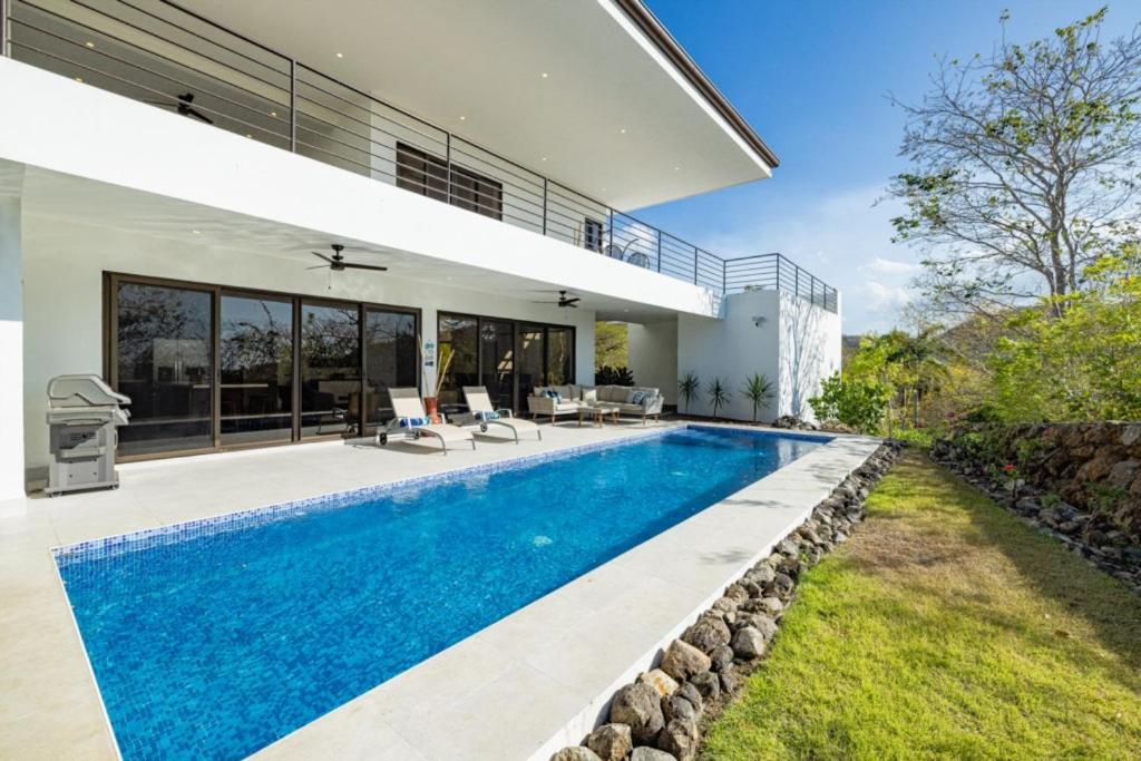 Casa Blanca 3 Master Suites & Pool Walk To Beach